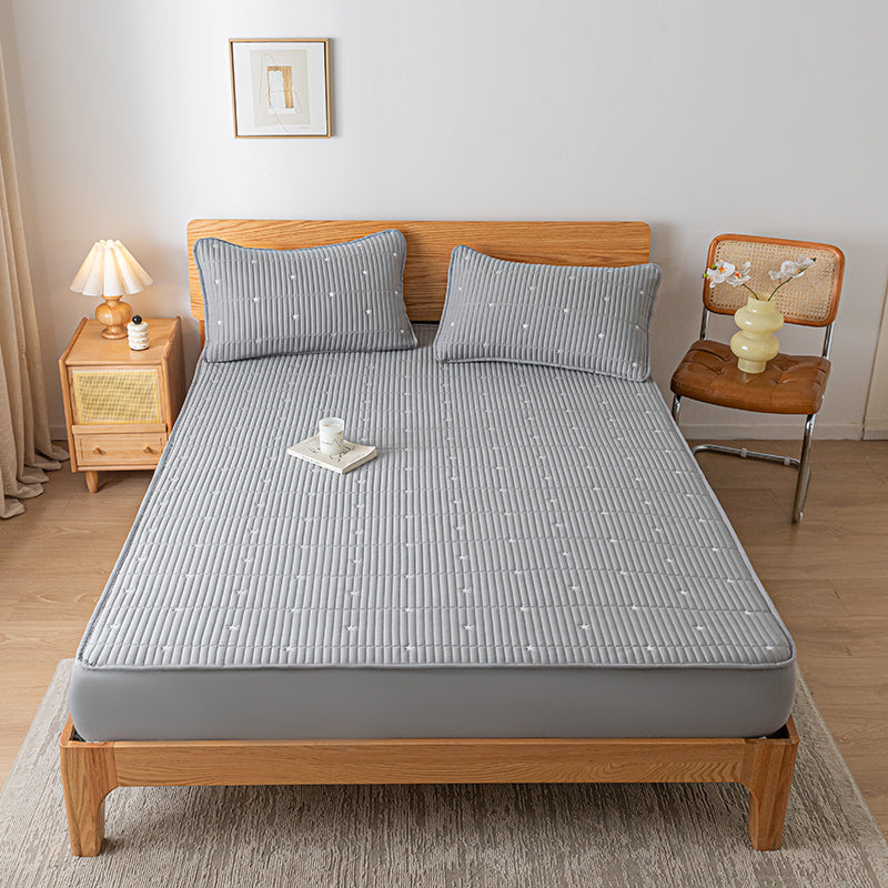 Waterproof reinforced mattress protector
