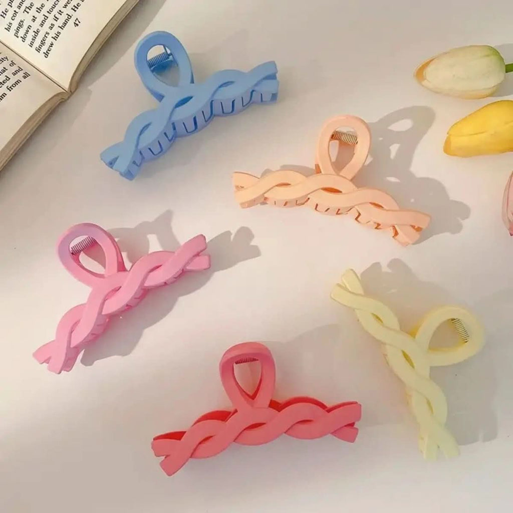Elegant hair clip with strong hold for every hair type