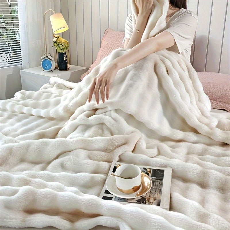 SnuggleFleece – Luxury Soft Blanket for All Seasons