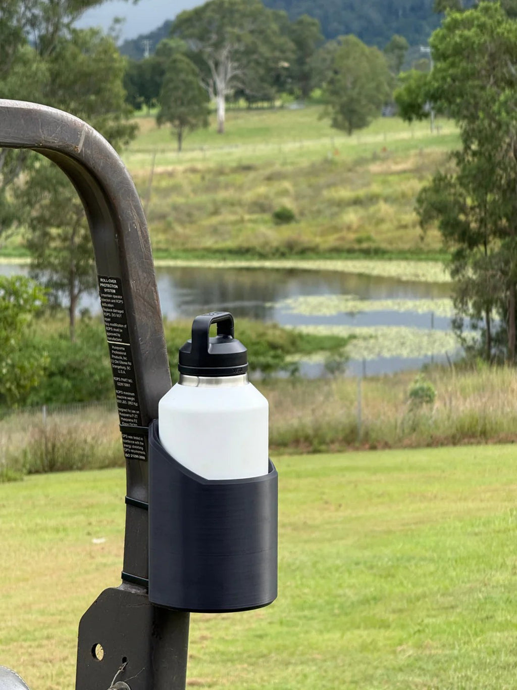 MagCarry – Grab bottles securely and effortlessly everywhere