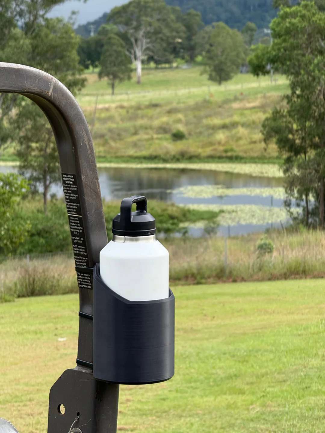 MagCarry – Grab bottles securely and effortlessly everywhere