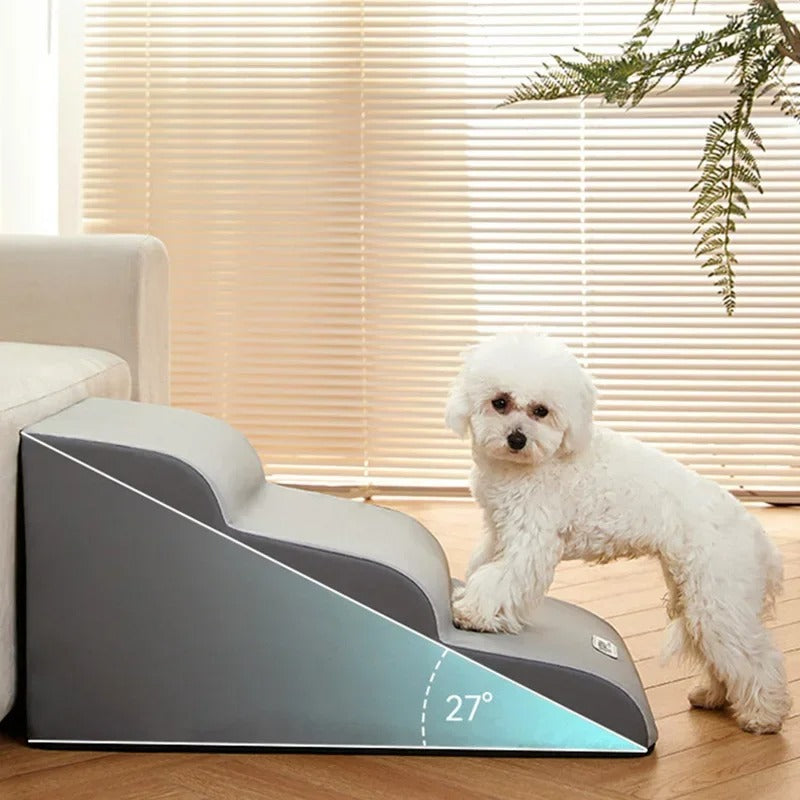 Stable access step for dogs and cats