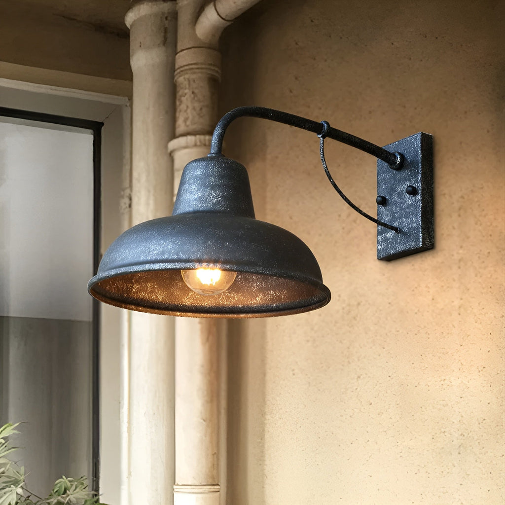 Rustic iron wall lamp - Vintage outdoor lighting