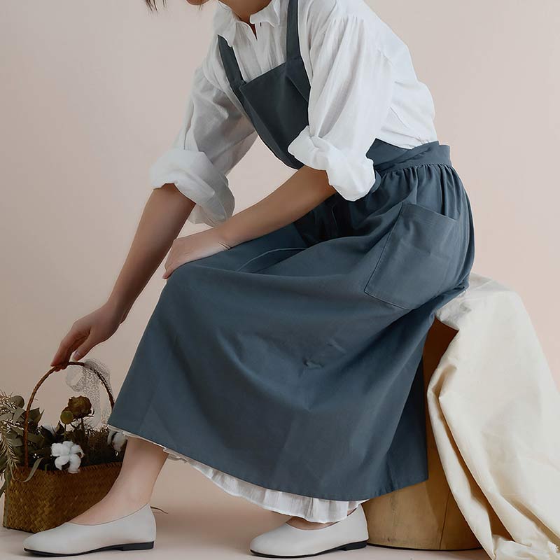 Waterproof cotton apron with practical pockets – ChefMate
