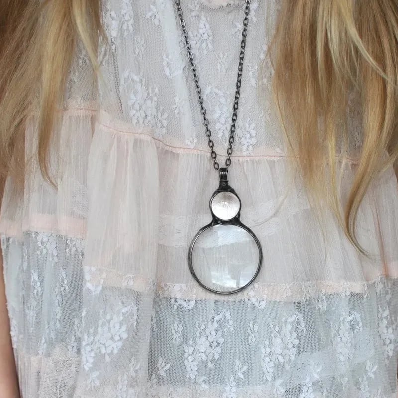 Necklace with magnifying pendant