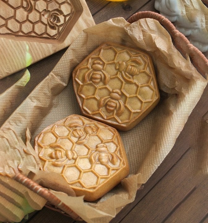 FolkloreCarve — Bake magical masterpieces without sticky stress