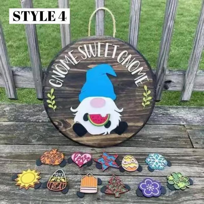 The best Christmas decorationsInterchangeable welcome sign with wooden gnome