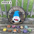 The best Christmas decorationsInterchangeable welcome sign with wooden gnome