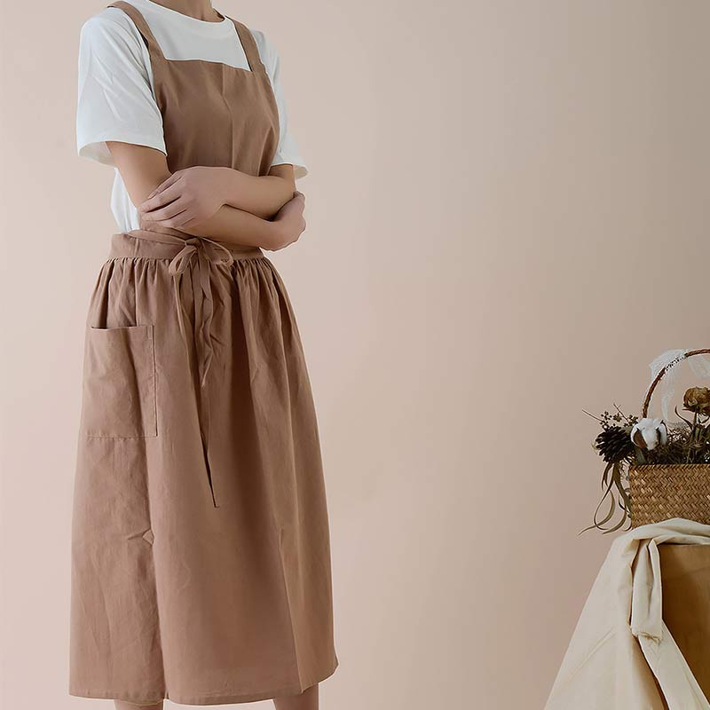 Waterproof cotton apron with practical pockets – ChefMate