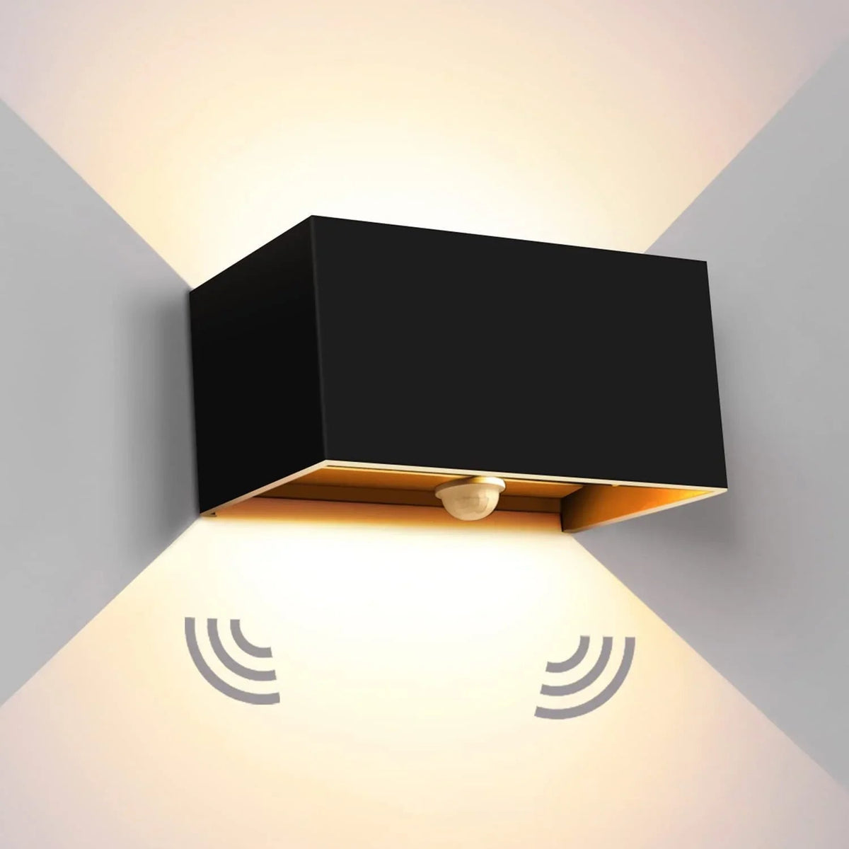 Outdoor lamp with sensor