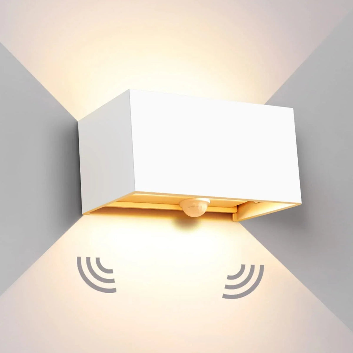 Outdoor lamp with sensor