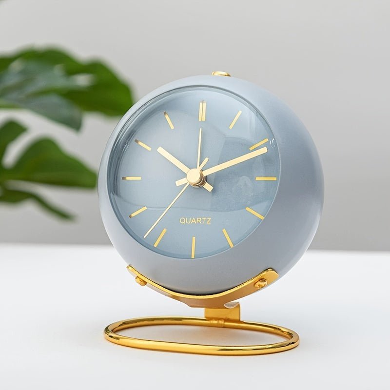 Buzzley – Retro Analog Alarm Clock with Silent Movement