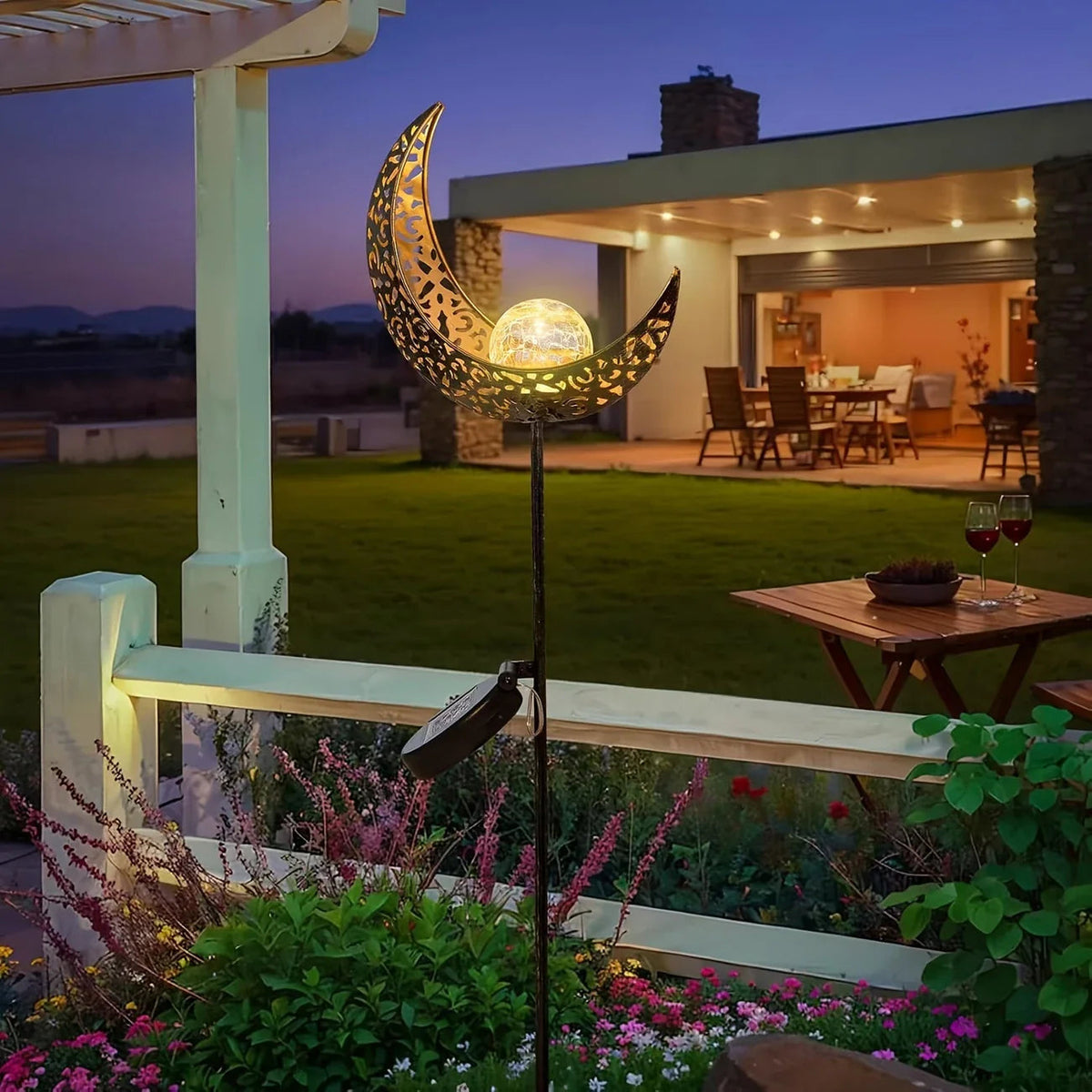 Solar Garden Light made of Metal – Waterproof LED Design in Moon, Flame, Sun or Star Shape
