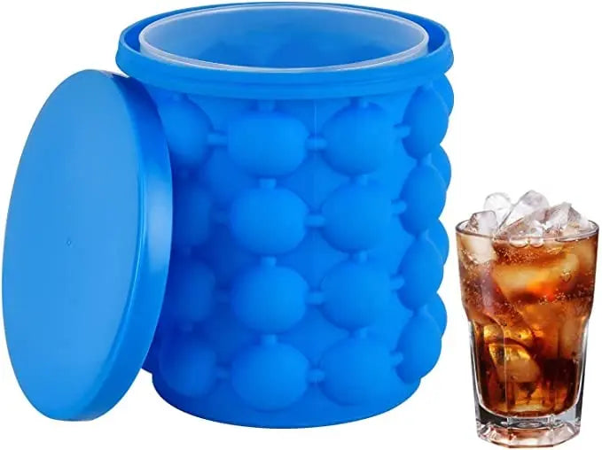 Space-saving ice cube container with lid