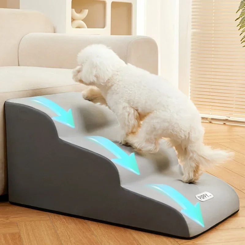 Stable access step for dogs and cats