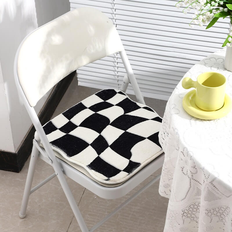 Curvy Checker Mini Tufted Carpet