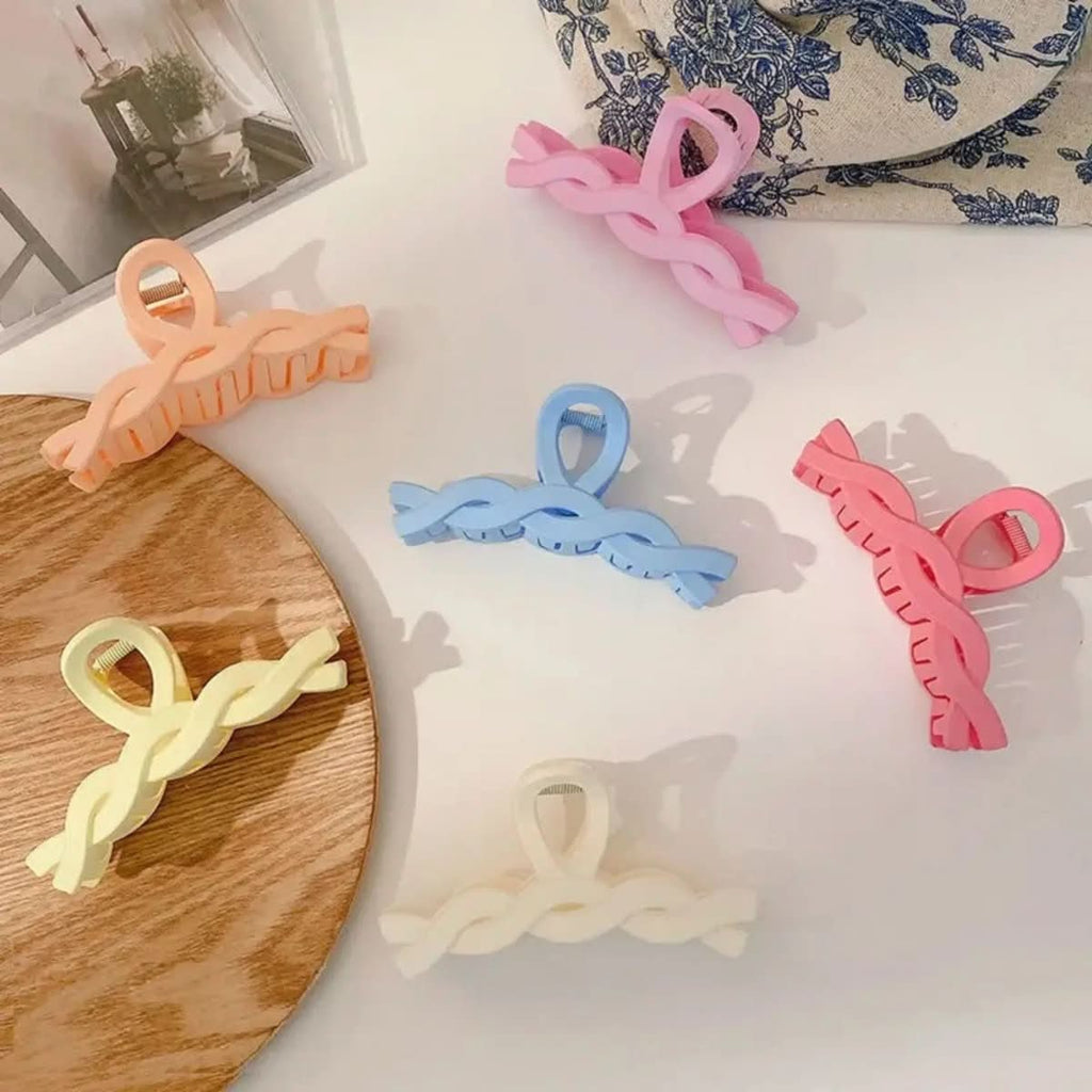 Elegant hair clip with strong hold for every hair type