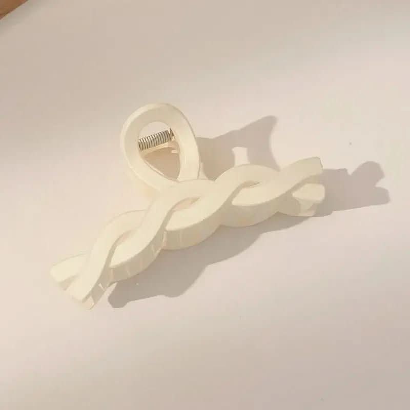 Elegant hair clip with strong hold for every hair type