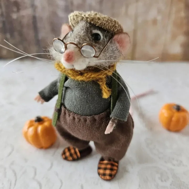 Handmade felt mouse | Christmas decoration & gift idea | Needle felted from wool & fabric | Sustainable