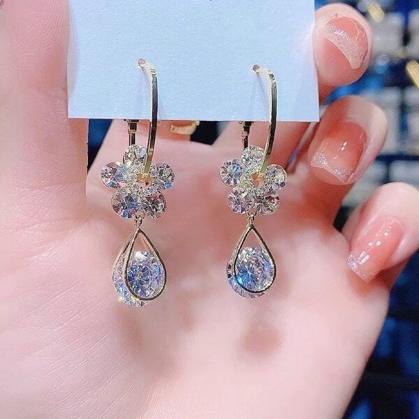 Elara Elegant Floral Sparkle