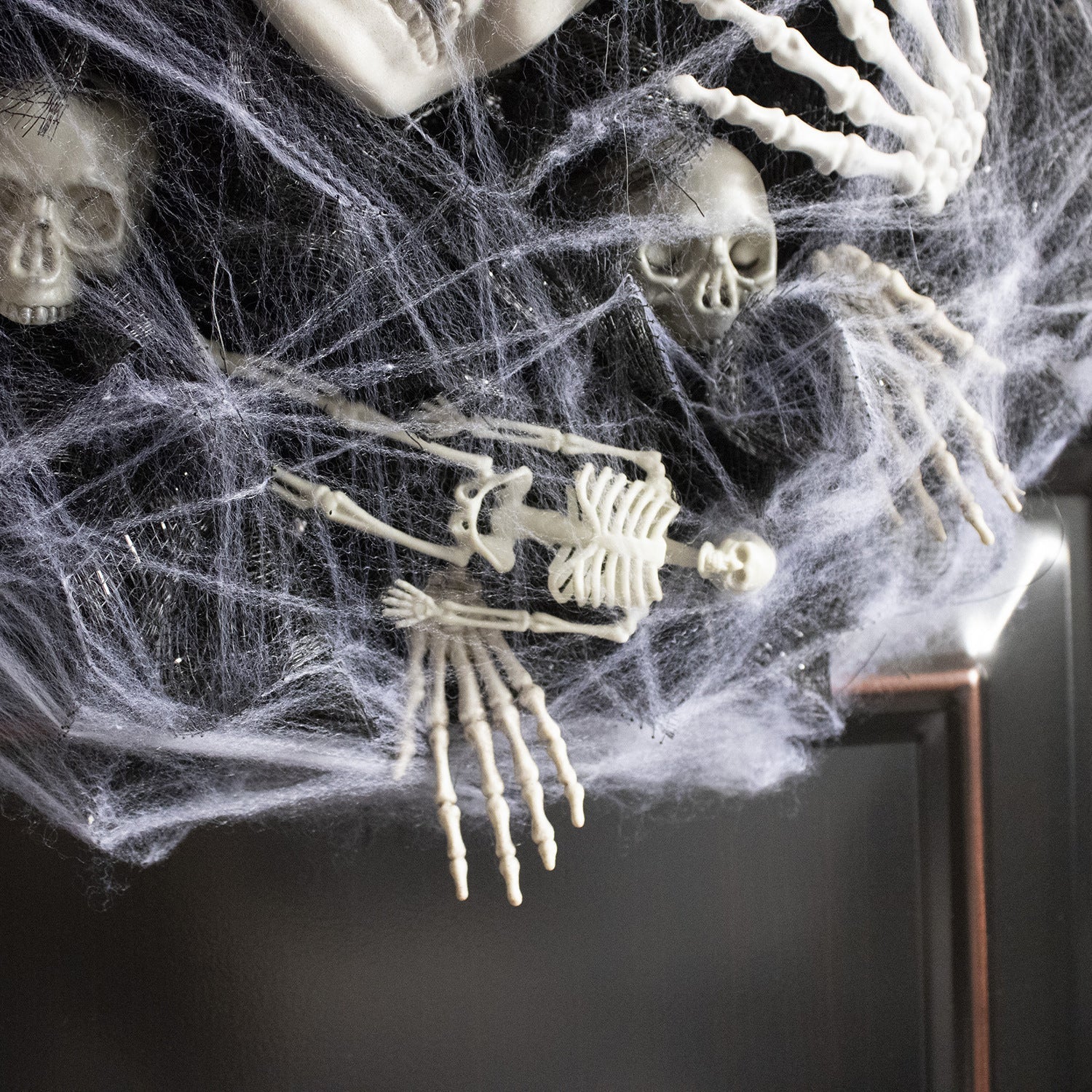 Halloween Wreath – Mesh Skull Garland for Door and Wall Decoration
