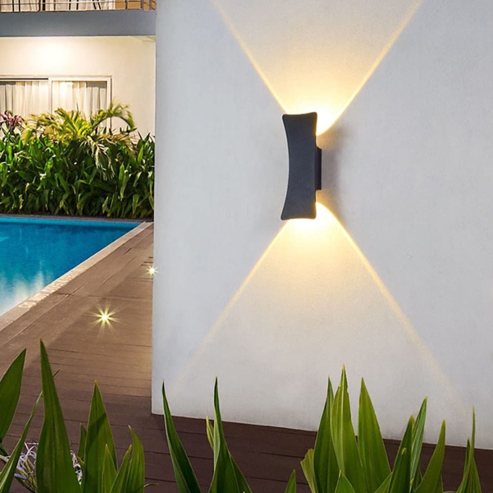 Elegant outdoor wall light made of aluminum