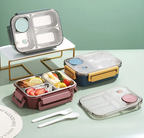 Insulated heating container for food storage