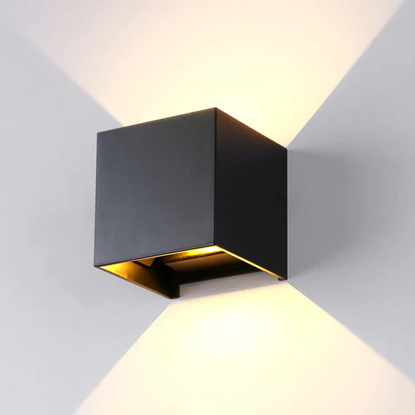 Luxurious LED wall lamp