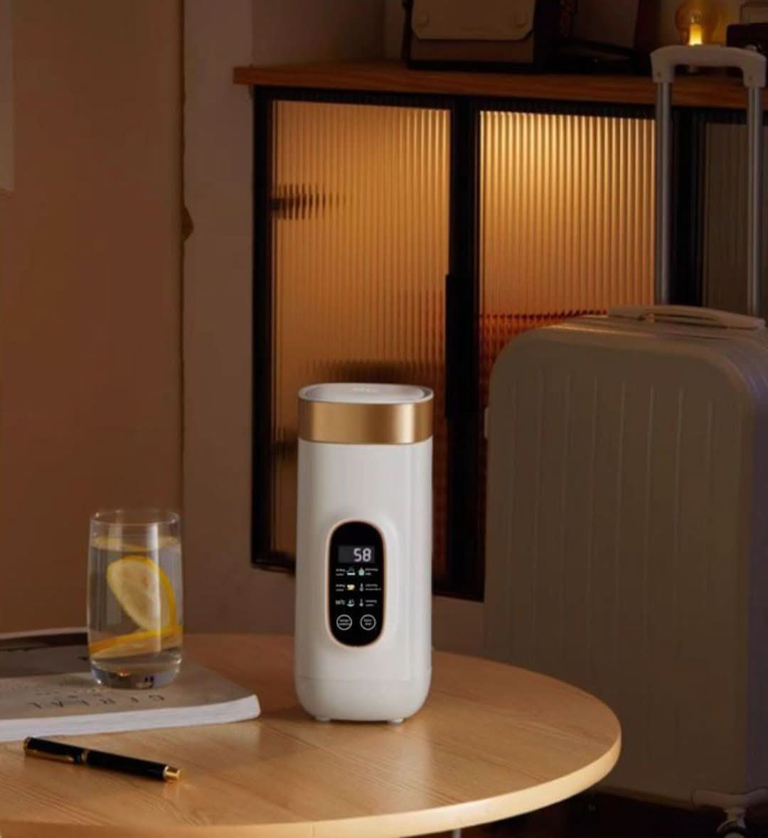 Minimalist comfort of warm drinks on the go