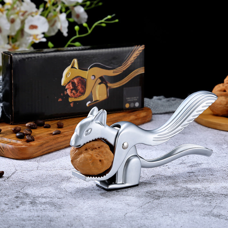 NutSquirrel – Crack hard nuts quickly without hand discomfort