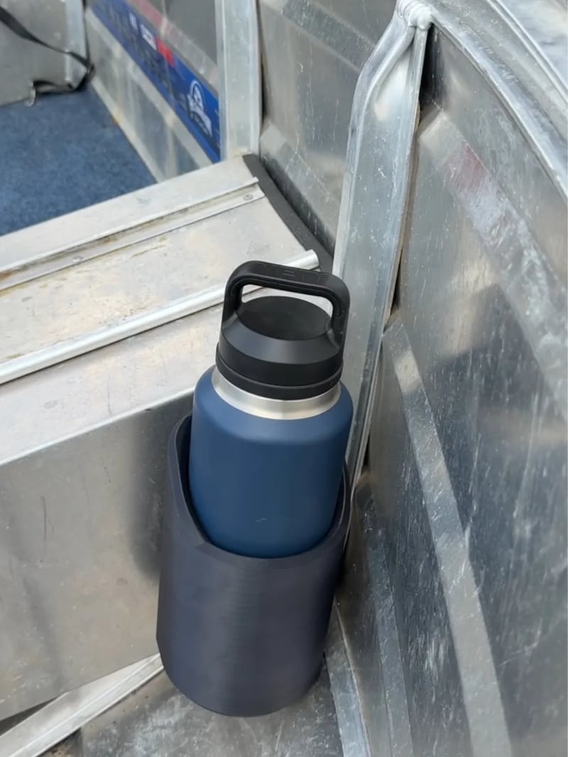 MagCarry – Grab bottles securely and effortlessly everywhere