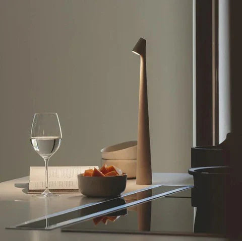 Wireless LED lamp in minimalist design | Table lamp
