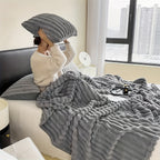 LuxeFleece – Elegant French Style Blanket for Comfort