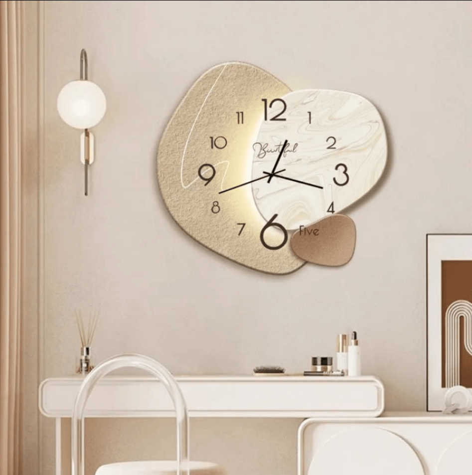 Minimalist wall clock with luxurious design