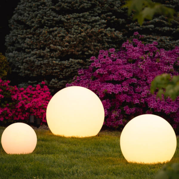 Weatherproof Round LED Garden Light with 16 Colors and Remote Control - Perfect for Garden, Porch & Party