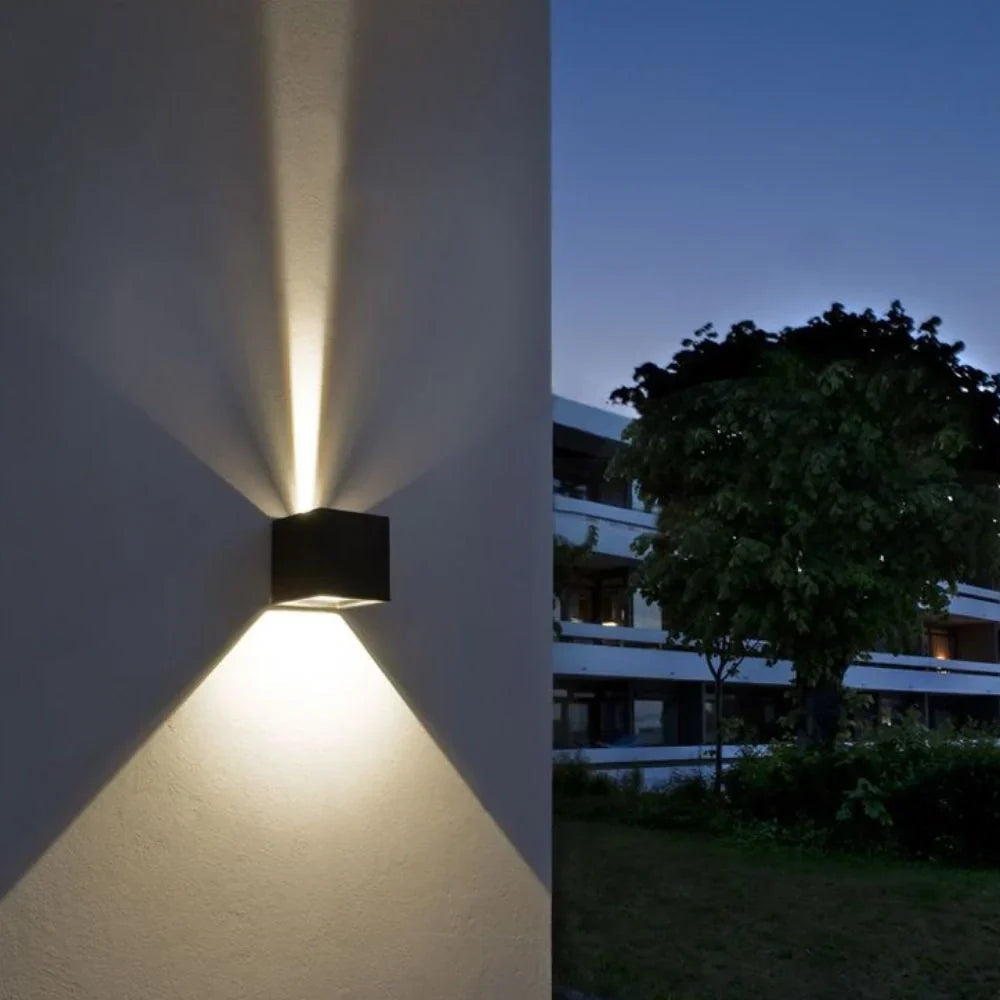 Modern Black Aluminium Wall Light