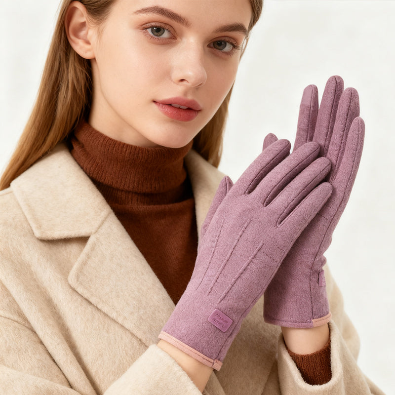 ChicTouch – Warm yourself while talking on the phone without taking off your gloves