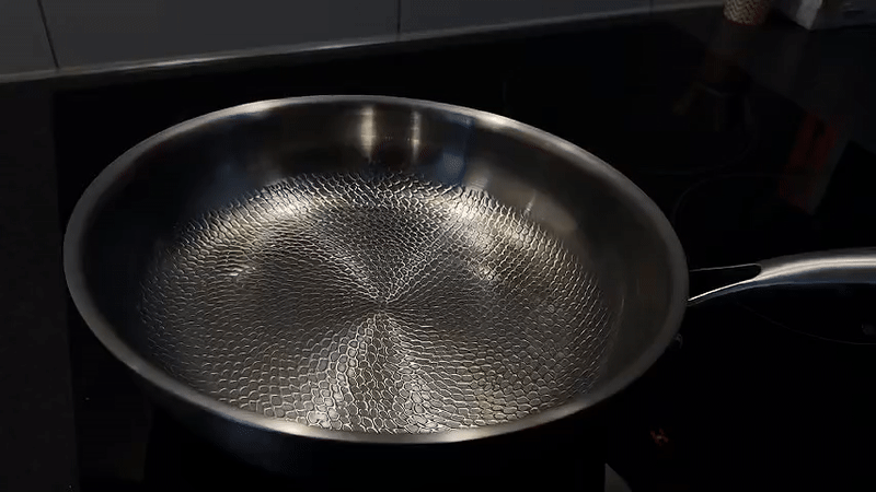 PREMIUM PAN - High-quality titanium pan without coating for all hob types