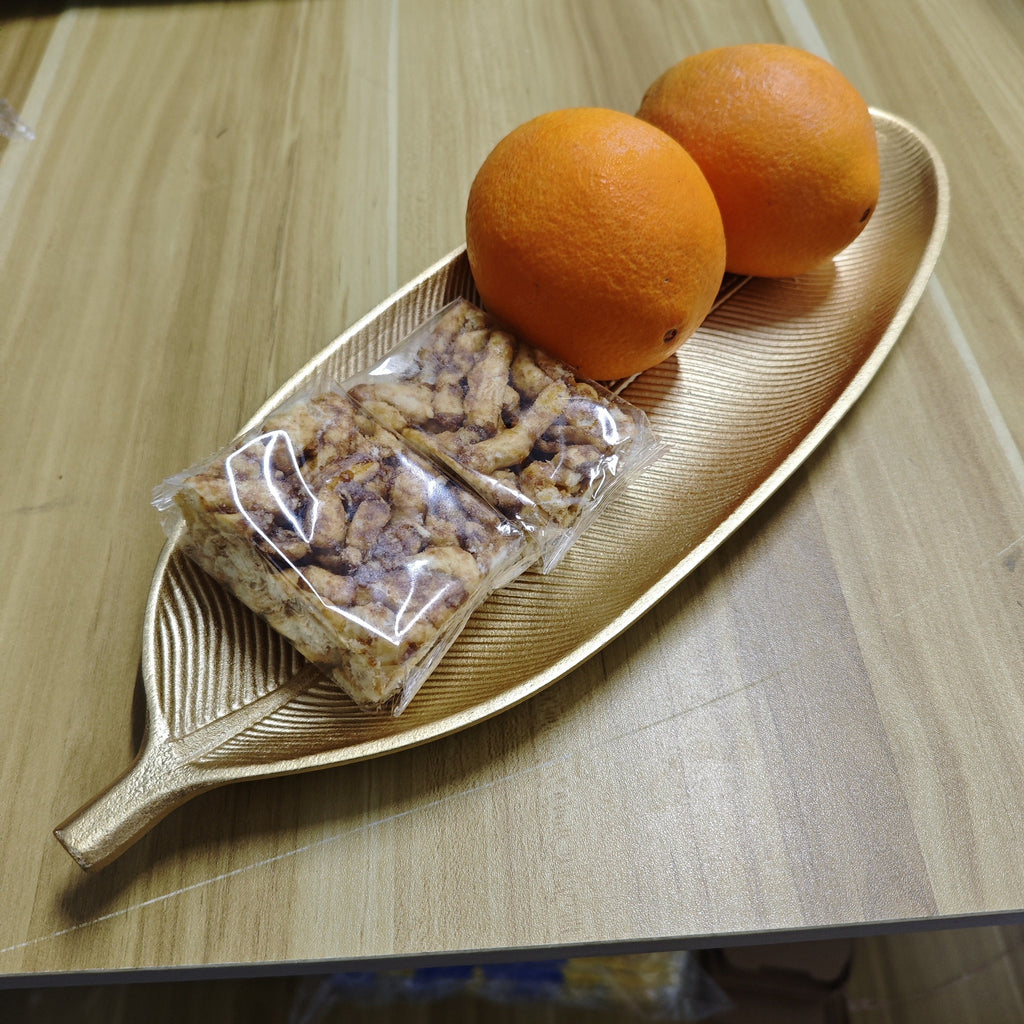 LeafWood – Elegant Wooden Tray in Leaf Shape