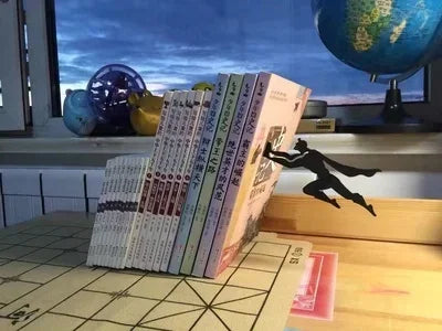 HeroHold — Finally a shelf that holds your books heroically together and captivates every gaze!