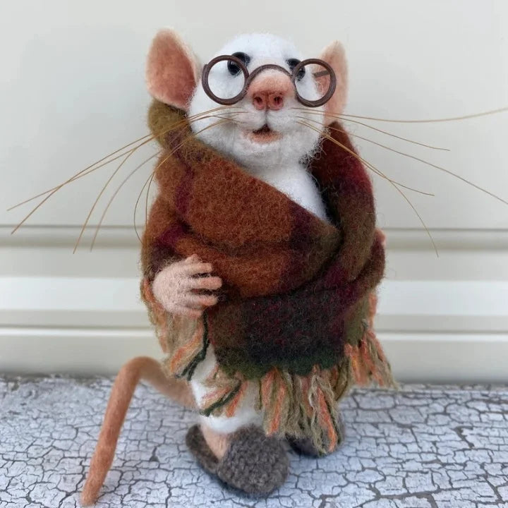 Handmade felt mouse | Christmas decoration & gift idea | Needle felted from wool & fabric | Sustainable