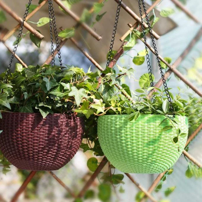Woven hanging basket for plants with chain – Ideal for balcony and garden