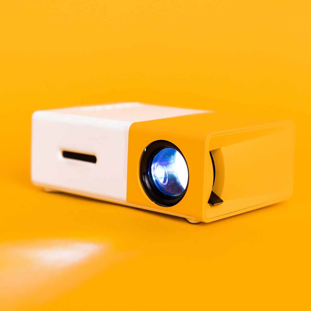 Projectable - LED Pocket-size HD Projector