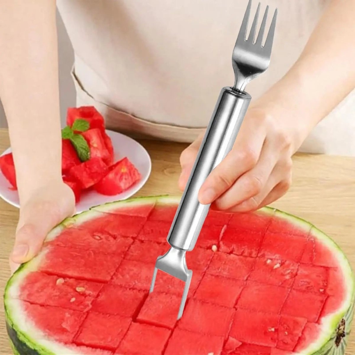 HandyFruit Pro – Dual Blade & Fork for Effortless Fruit Preparation