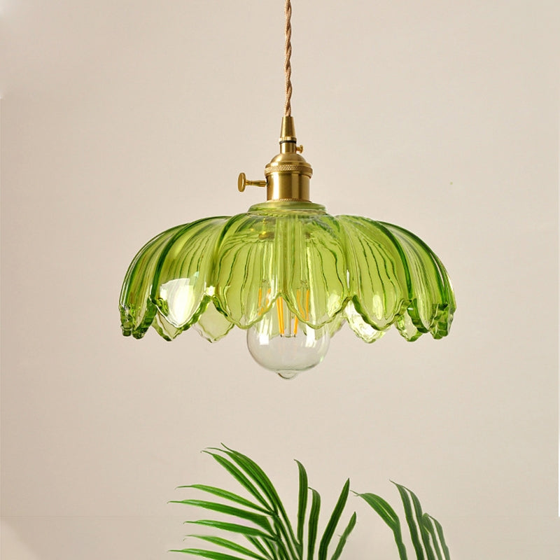Glass light that delights with details!