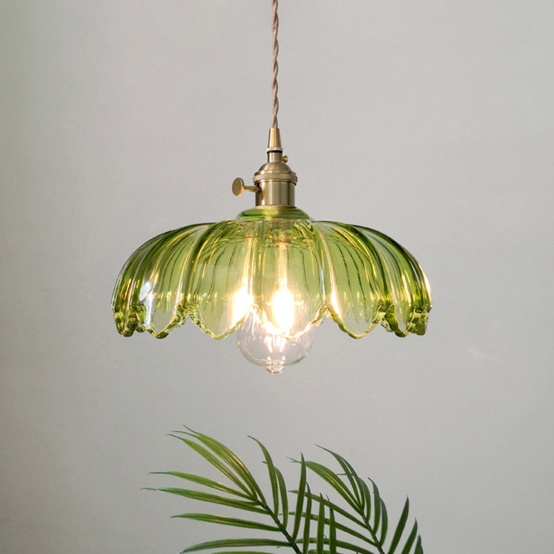 Glass light that delights with details!