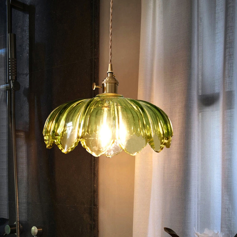 Glass light that delights with details!