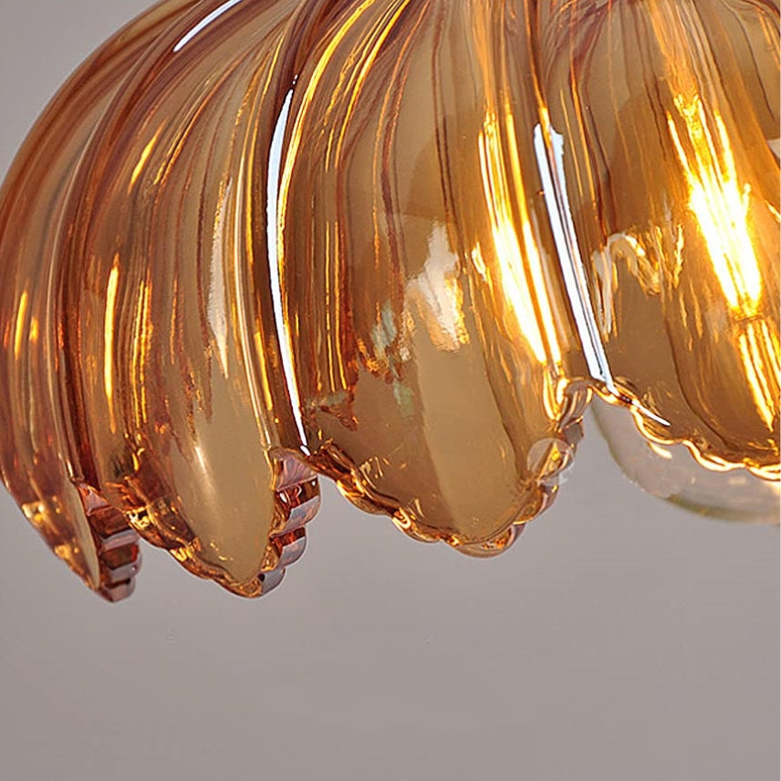 Glass light that delights with details!