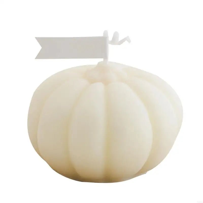 GlowHarvest – Handmade scented candle in pumpkin shape for a cozy atmosphere