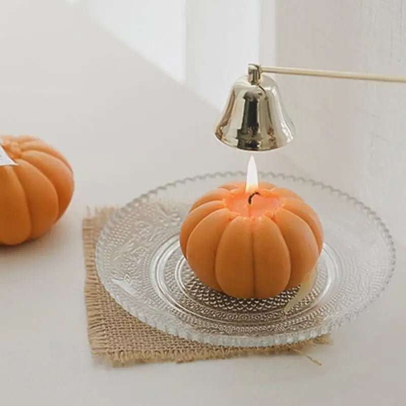 GlowHarvest – Handmade scented candle in pumpkin shape for a cozy atmosphere